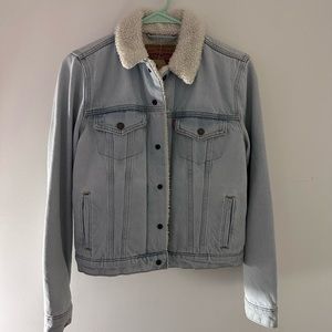 Levi’s Sherpa lined trucker denim jacket